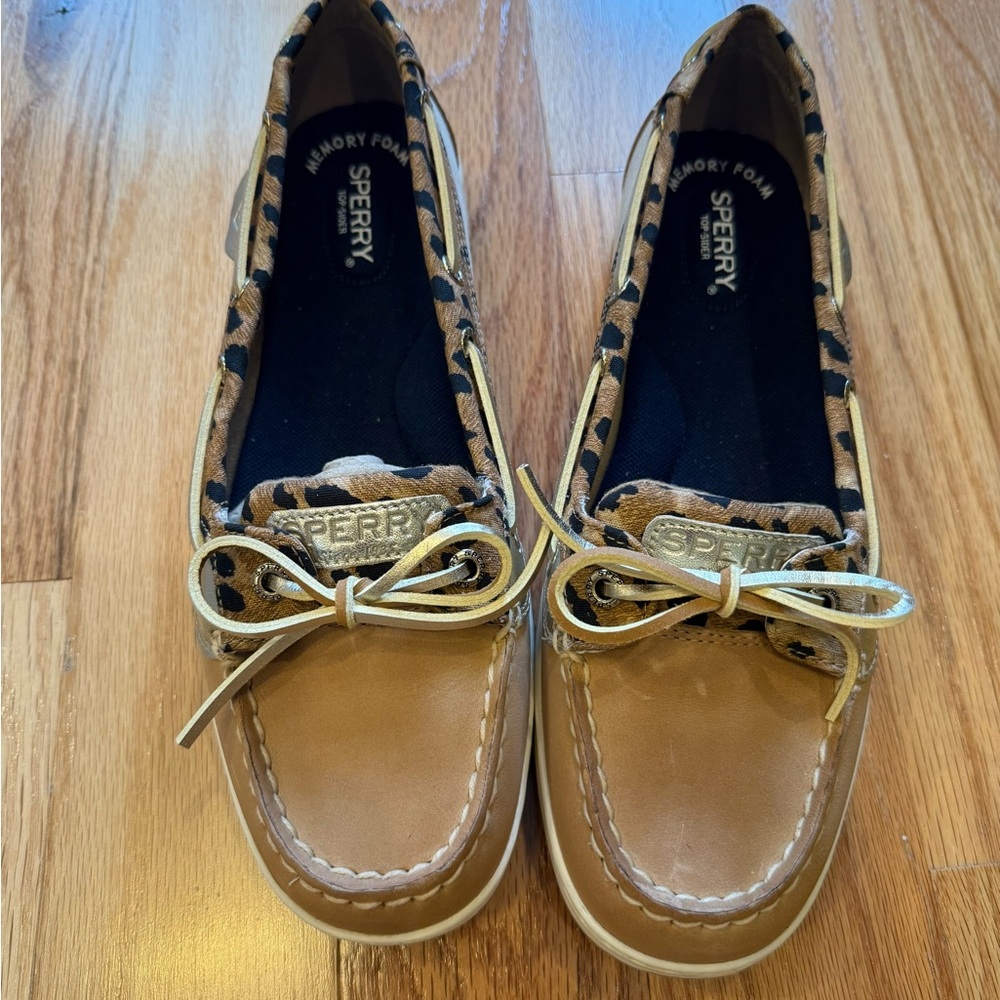 New never worn Sperry Women's Loafers